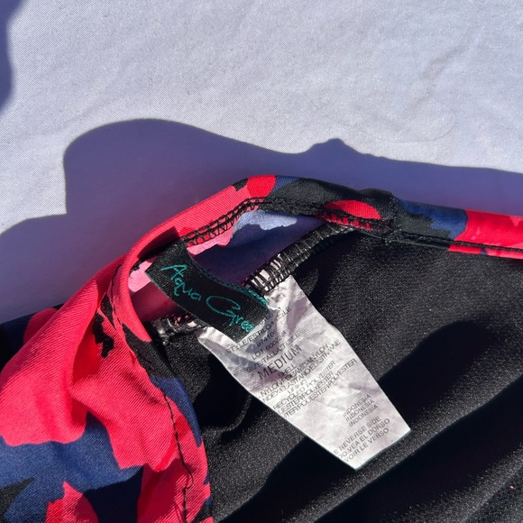 Source Unknown Navy One-Piece Swimsuit with Red Floral Pattern - Picture 6 of 6